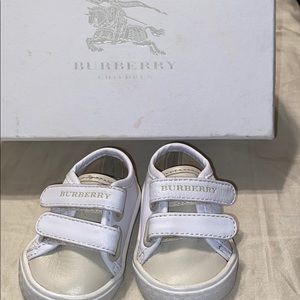 Burberry infant shoes